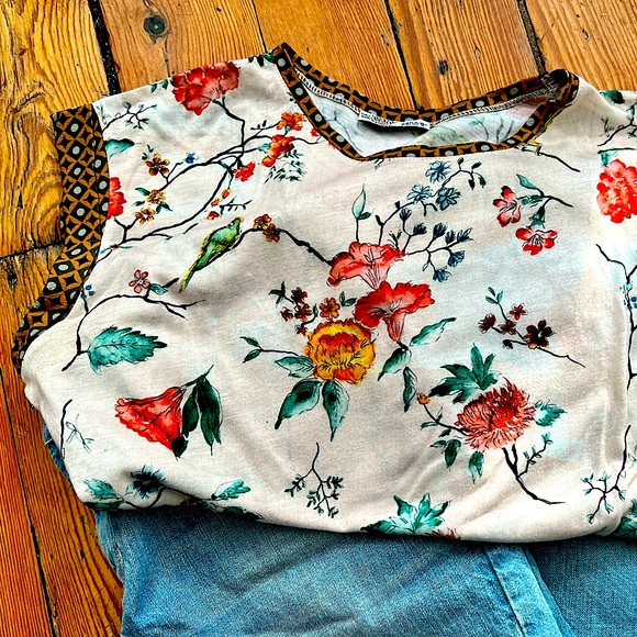 Gorgeous ZARA COLLECTION Top - Size Small - Picture 3 of 11